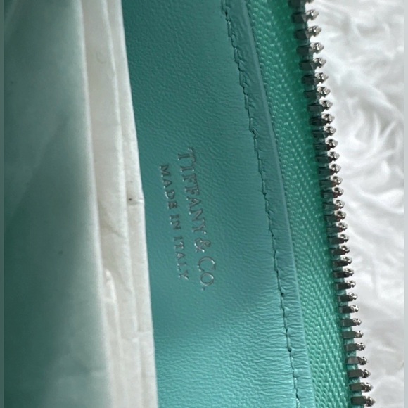 TIFFANY &Co🩵 100% Authentic TIFFANY Women's Zipped Logo Case Card Holder🩵 - Picture 7 of 7